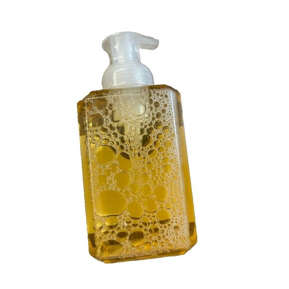 New Michel Design Works Foaming Hand Soap, 17.8-Ounce, Black Cherry - Picture 3 of 3